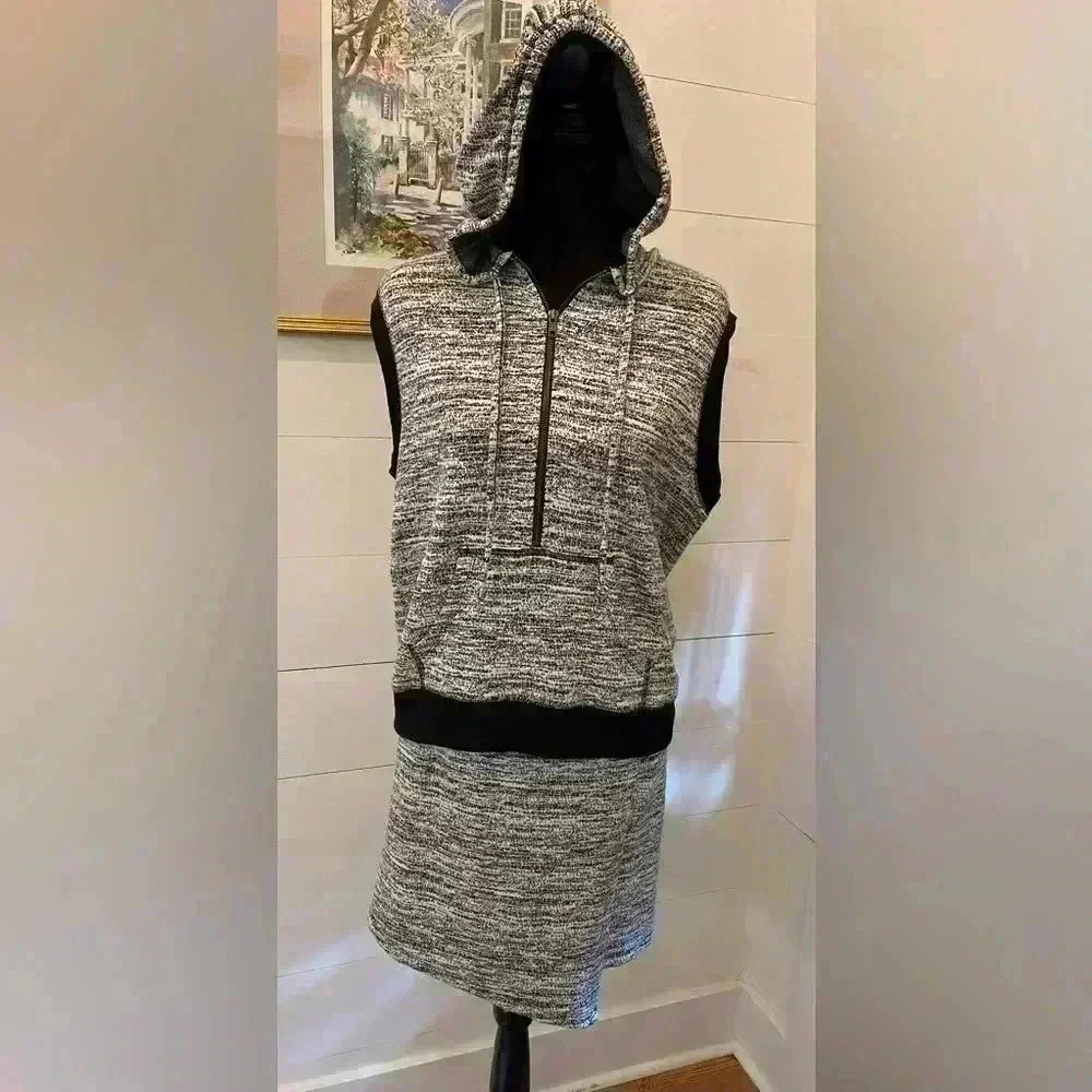 Halogen mini skirt set hooded vest size LP skirt, size ML in good condition